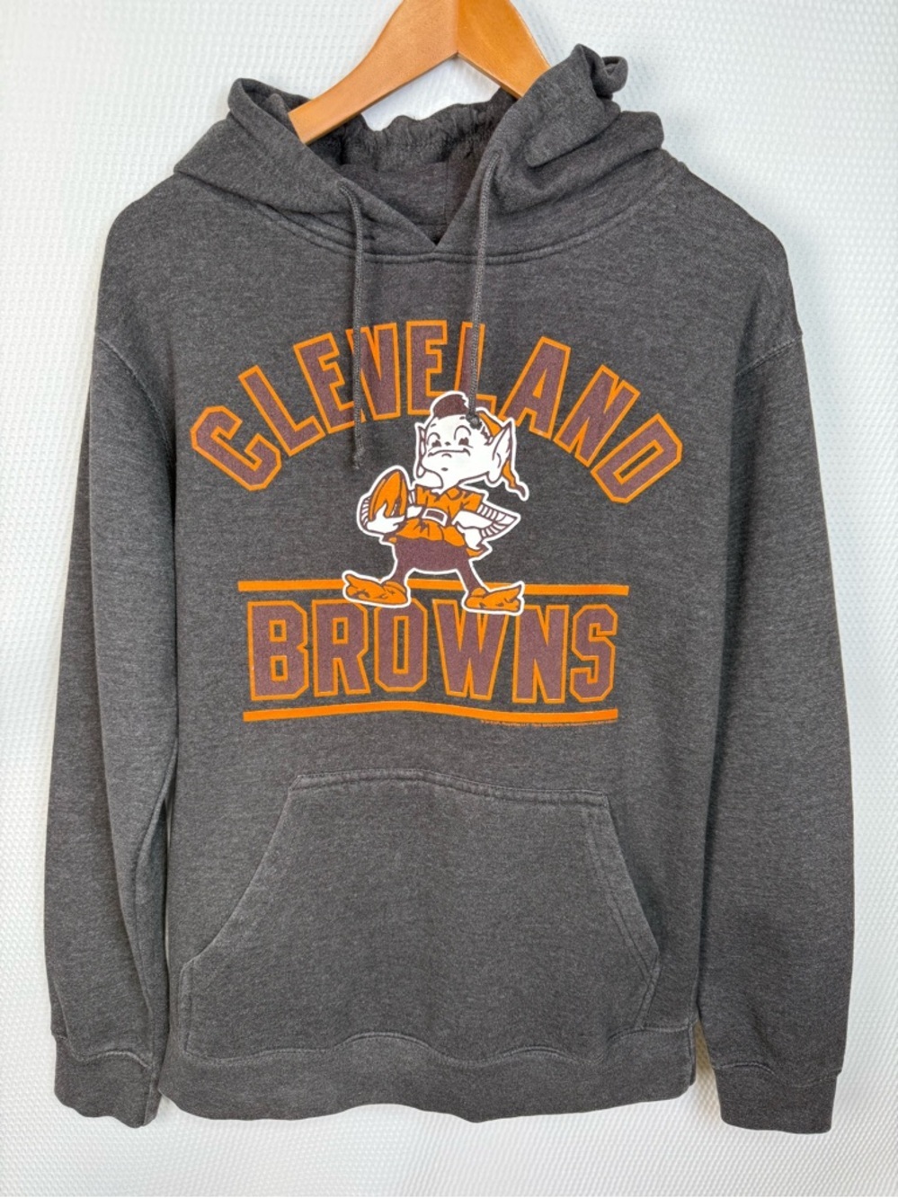 NFL Team Apparel Cleveland Browns Brownie the Elf Pullover Hoodie Gray Sz Medium